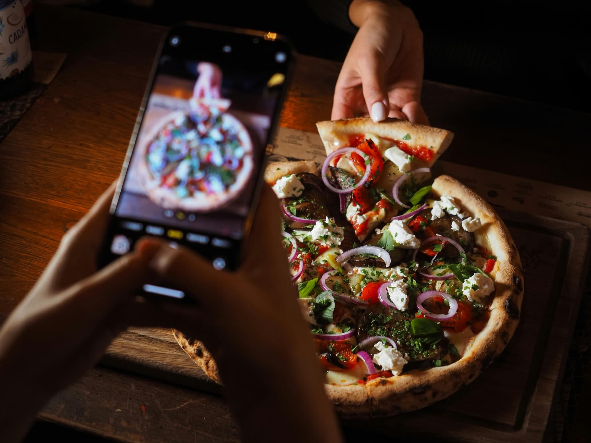 Miért 500°C? Az otthoni pizzakészítés fizikája